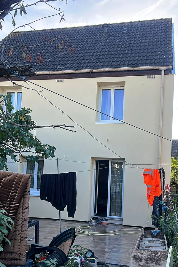 Façade côté jardin après travaux d’isolation extérieure à Fleury-les-Aubrais
